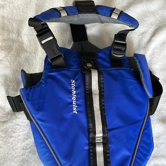 Stolhquist dog life jacket - Picture 2 of 4